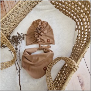 Czapka Turban niemowlęcy, czapka turban dla noworodka wiosenna, letnia. Bawełniany turban z apaszką dla niemowlaka. Czapka dla dziewczynki toffi brąz na lato, wiosnę.