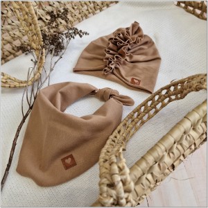 Czapka Turban niemowlęcy, czapka turban dla noworodka wiosenna, letnia. Bawełniany turban z apaszką dla niemowlaka. Czapka dla dziewczynki toffi brąz na lato, wiosnę.