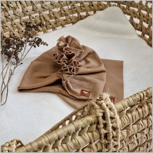 Czapka Turban niemowlęcy, czapka turban dla noworodka wiosenna, letnia. Bawełniany turban z apaszką dla niemowlaka. Czapka dla dziewczynki toffi brąz na lato, wiosnę.