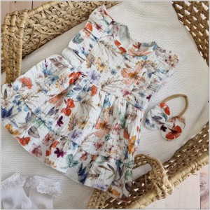 Muślinowa sukienka niemowlęca na lato. Przewiewna dziewczęca sukienka z krótkim rękawem. Sukienka z opaską  dla niemowlaka. Kwiecista sukienka muślinowa dla małej dziewczynki.