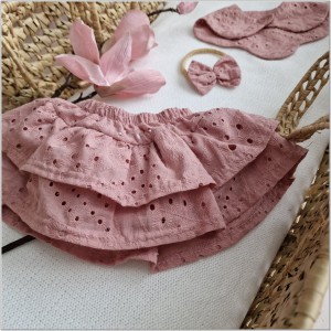 Dziewczęcy ażurowy komplet. Ażurowy zestaw: bloomersy, opaska i apaszka dla dziewczynki. Unikalny komplet na lato dla małej dziewczynki.