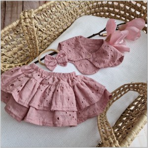 Dziewczęcy ażurowy komplet. Ażurowy zestaw: bloomersy, opaska i apaszka dla dziewczynki. Unikalny komplet na lato dla małej dziewczynki.