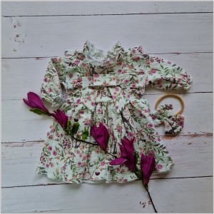 Muślinowa sukienka niemowlęca . Przewiewna dziewczęca sukienka z długim rękawem. Sukienka z opaską  dla niemowlaka. Kwiecista sukienka muślinowa dla małej dziewczynki.