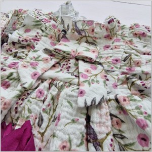 Muślinowa sukienka niemowlęca . Przewiewna dziewczęca sukienka z długim rękawem. Sukienka z opaską  dla niemowlaka. Kwiecista sukienka muślinowa dla małej dziewczynki.