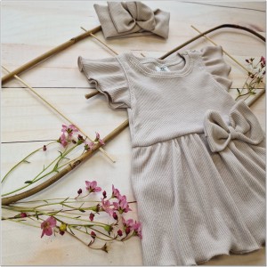 Bodosukienka prążkowana z opaską. Bawełniana bodosukienka dla dziewczynki. Pomysł na prezent dla noworodka, dla dziewczynki. Bodosukienka na wesele, chrzest, uroczystości.