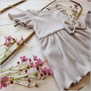 Bodosukienka prążkowana z opaską. Bawełniana bodosukienka dla dziewczynki. Pomysł na prezent dla noworodka, dla dziewczynki. Bodosukienka na wesele, chrzest, uroczystości.