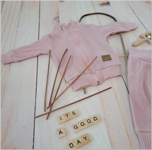 14cienki dres prążkowany bez kaptura.jpg