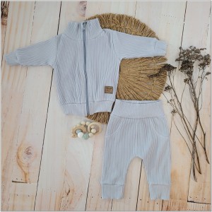 45cienki dres prążkowany bez kaptura.jpg