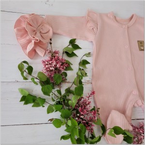 Pajacyk prążkowany z falbankami + opaska komplet brudny róż