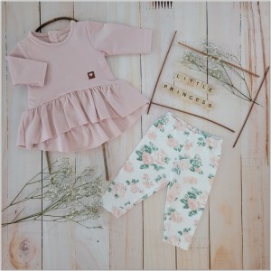 Komplet niemowlęcy dla dziewczynki. Tunika z falbanką różowa dla noworodka. Zestaw tunika+legginsy niemowlęce.