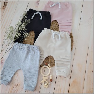 spodnie dresowe niemowlęce z przeszyciami czarne