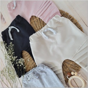 spodnie dresowe niemowlęce z przeszyciami czarne