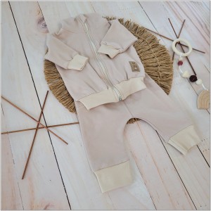 Dres niemowlęcy bawełniany bez kaptura  kawowy