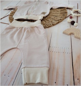 Dres niemowlęcy bawełniany bez kaptura  kawowy