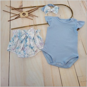 Zestaw na lato dla dziewczynki. Bloomersy, body z krótkim rękawem i opaska na lato dla dziewczynki.  Bawełniany letni komplet dla niemowlaka.  Komplet na prezent dla dziewczynki.
