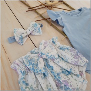 Zestaw na lato dla dziewczynki. Bloomersy, body z krótkim rękawem i opaska na lato dla dziewczynki.  Bawełniany letni komplet dla niemowlaka.  Komplet na prezent dla dziewczynki.