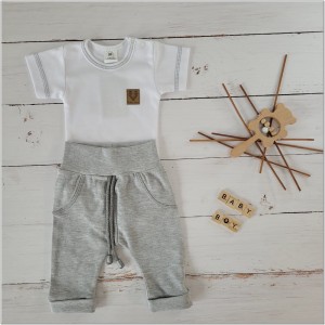 Komplet 2 częściowy body +spodnie dla niemowlaka szary  .Idealny dla maluszka na lato.