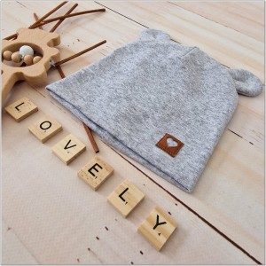 Szara czapka podwójna, elastyczna dla niemowlaka. Bawełniana czapeczka na wiosnę, lato, jesień dla noworodka. Czapeczka na wyjście ze szpitala dla noworodka.