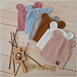 Szara czapka podwójna, elastyczna dla niemowlaka. Bawełniana czapeczka na wiosnę, lato, jesień dla noworodka. Czapeczka na wyjście ze szpitala dla noworodka.