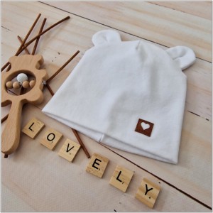 Biała czapka podwójna, elastyczna dla niemowlaka. Bawełniana czapeczka na wiosnę, lato, jesień dla noworodka. Czapeczka na wyjście ze szpitala dla noworodka.