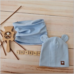 Podwójna czapka z uszkami w komplecie z kominem dla noworodka. Niebieski komplet dla niemowlaka. Czapka na wiosnę, lato, jesień dla noworodka.