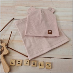 Podwójna czapka z uszkami w komplecie z kominem dla noworodka. Różowy komplet dla niemowlaka. Czapka na wiosnę, lato, jesień dla noworodka.