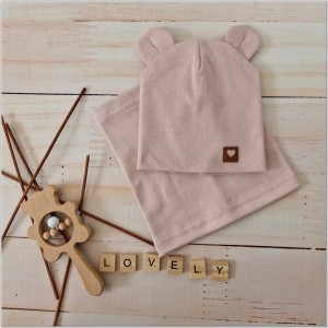 Podwójna czapka z uszkami w komplecie z kominem dla noworodka. Różowy komplet dla niemowlaka. Czapka na wiosnę, lato, jesień dla noworodka.
