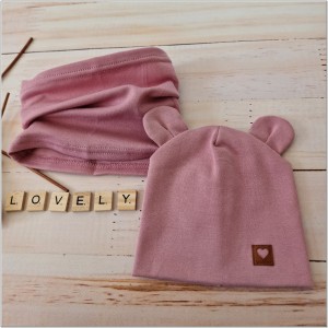 Podwójna czapka z uszkami w komplecie z kominem dla noworodka. Wrzosowy komplet dla niemowlaka. Czapka na wiosnę, lato, jesień dla noworodka.
