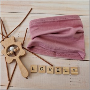 Wrzosowy bawełniany komin niemowlęcy. Elastyczny komin dla niemowlaka.