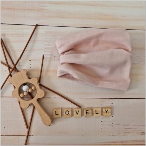 Różowy bawełniany komin niemowlęcy. Elastyczny komin dla niemowlaka.