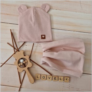 Różowy bawełniany komin niemowlęcy. Elastyczny komin dla niemowlaka.