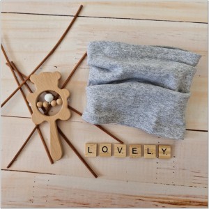 Szary bawełniany komin niemowlęcy. Elastyczny komin dla niemowlaka.