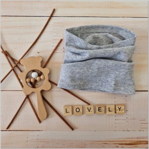 Szary bawełniany komin niemowlęcy. Elastyczny komin dla niemowlaka.