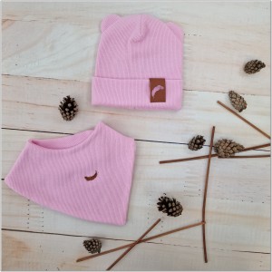 Czapka prążkowana różowa dla niemowlaka. Niemowlęca czapka z apaszką. Komplet czapka na wiosnę-jesień dla noworodka