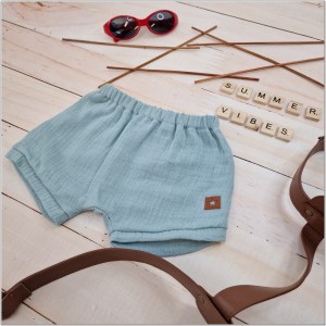 Muślinowe krótkie spodenki niemowlęce. Muślinowe bloomersy dla chłopca. Muślinowe spodenki na lato dziecięce morskie. Przewiewne spodenki na lato dla malucha.