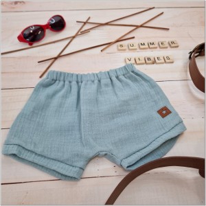 Muślinowe krótkie spodenki niemowlęce. Muślinowe bloomersy dla chłopca. Muślinowe spodenki na lato dziecięce morskie. Przewiewne spodenki na lato dla malucha.