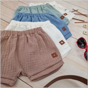 Muślinowe krótkie spodenki niemowlęce. Muślinowe bloomersy dla chłopca. Muślinowe spodenki na lato dziecięce morskie. Przewiewne spodenki na lato dla malucha.