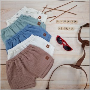 Muślinowe krótkie spodenki niemowlęce. Muślinowe bloomersy dla chłopca. Muślinowe spodenki na lato dziecięce morskie. Przewiewne spodenki na lato dla malucha.