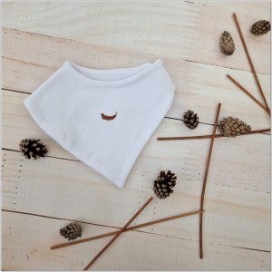 Apaszka prążkowana biała dla noworodka