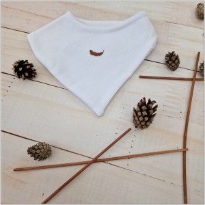 Apaszka prążkowana biała dla noworodka