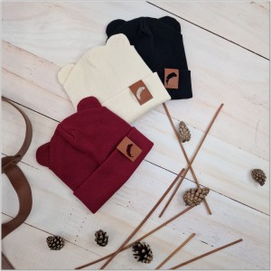 Czapka wiosenna, jesienna dla noworodka. Czapka elastyczna dla     niemowlaka. Écru czapka prążkowana dla niemowląt.