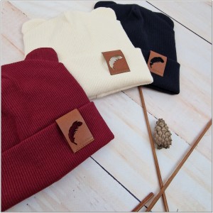 Czapka wiosenna, jesienna dla noworodka. Czapka elastyczna dla     niemowlaka. Écru czapka prążkowana dla niemowląt.