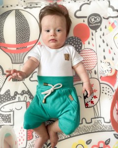 Biało-zielony komplet na lato dla niemowlaka. Body, spodenki na lato dla noworodka. Niemowlęcy, bawełniany zestaw na lato.