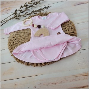 Bodosukienka z długim rękawem dla dziewczynki. Bodosukienka w jednolitym kolorze. Bawełniana bodosukienka w różowym kolorze.