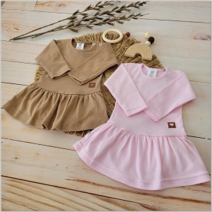 Bodosukienka z długim rękawem dla dziewczynki. Bodosukienka w jednolitym kolorze. Bawełniana bodosukienka w różowym kolorze.