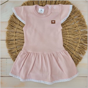 Bodosukienka na lato jednolity kolor.  Bodosukienka z krótkim rękawem dla dziewczynki. Bodosukienka obszyta koronką w kolorze różowym.