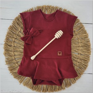 Bordowa bodosukienka z opaską na lato dla dziewczynki.  Przewiewna letnia bodosukienka dziewczęca.