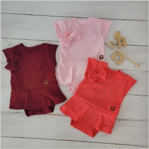 Bordowa bodosukienka z opaską na lato dla dziewczynki.  Przewiewna letnia bodosukienka dziewczęca.