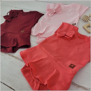 Bordowa bodosukienka z opaską na lato dla dziewczynki.  Przewiewna letnia bodosukienka dziewczęca.