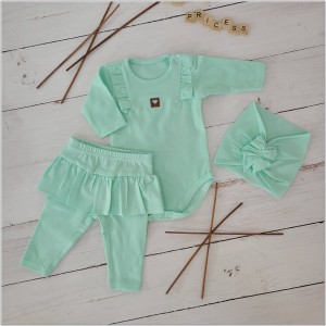 Funkcjonalny komplet niemowlęcy dla dziewczynki. Elastyczny miętowy komplet dziewczęcy. Legginsy ze spódniczką, body i opaska dla małej dziewczynki. Komplet na co dzień, uroczystości, wyjście ze szpitala.
